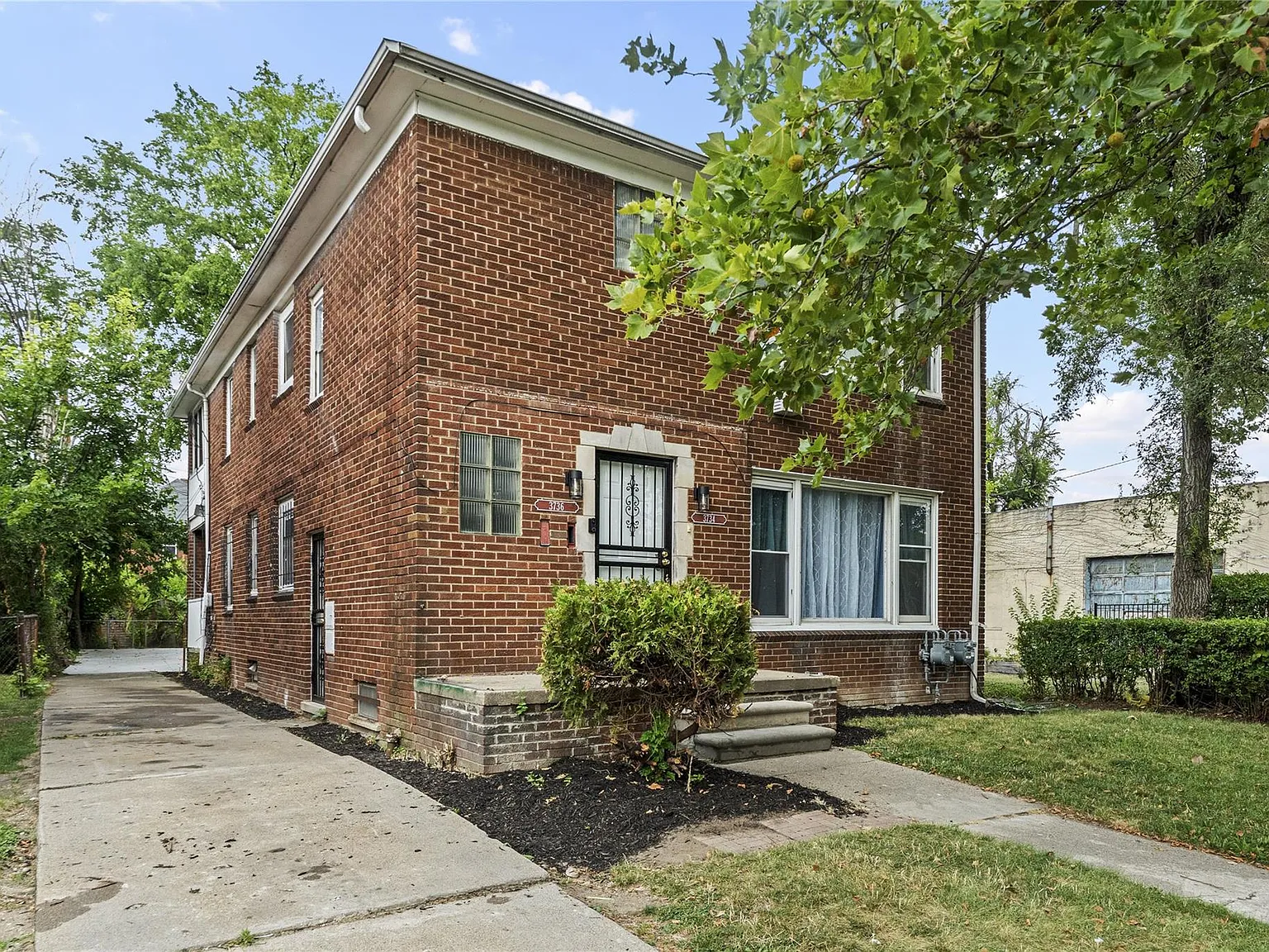 3 bed, 1.0 bath, 1000 sqft, $1,400 — Photo 2