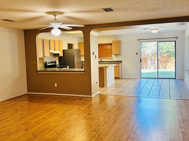 2508 Byfield Dr — Photo 2