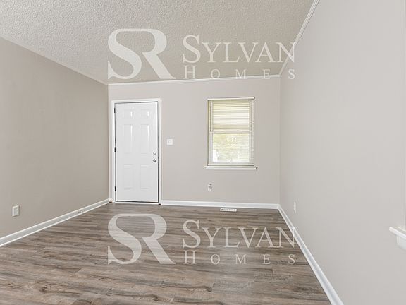 3rd image of 2832 Creek Ln NE