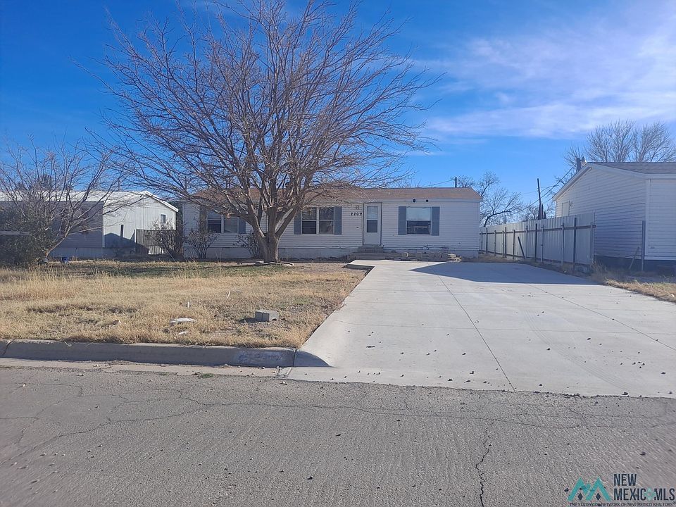 1st image of 2209 Sandyridge Dr