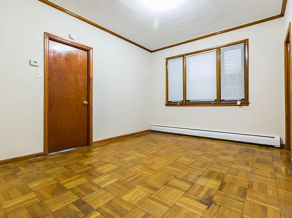 81 East 24th Street image 2 of 40