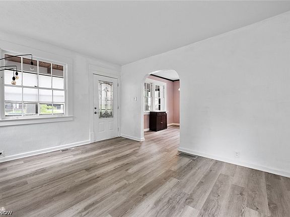 5th image of 527 Saint Leger Ave