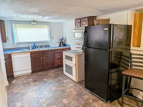 5th image of 102 Cochran St