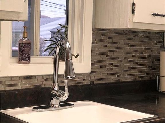 4th image of 26264 Aaron Ave