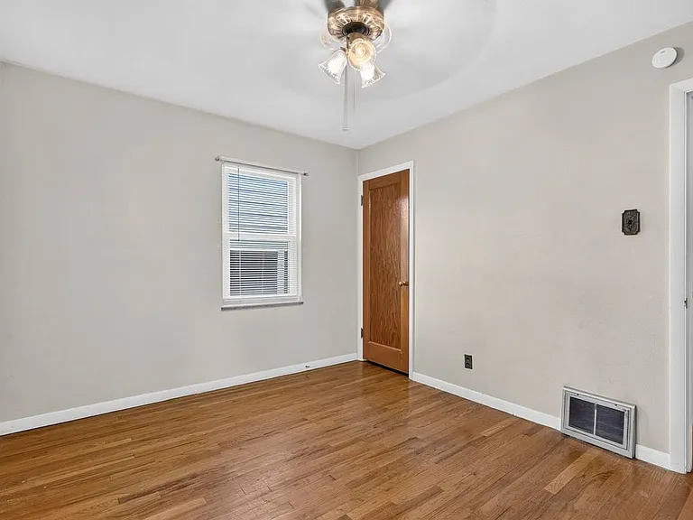 9826 Ravensbrook Dr — Photo 11
