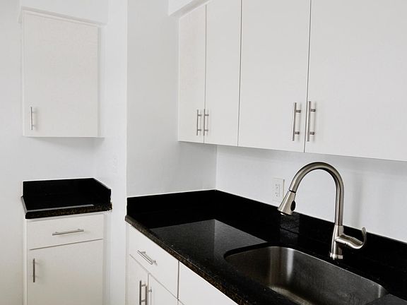 5th image of 1195 Marseille Dr APT 8