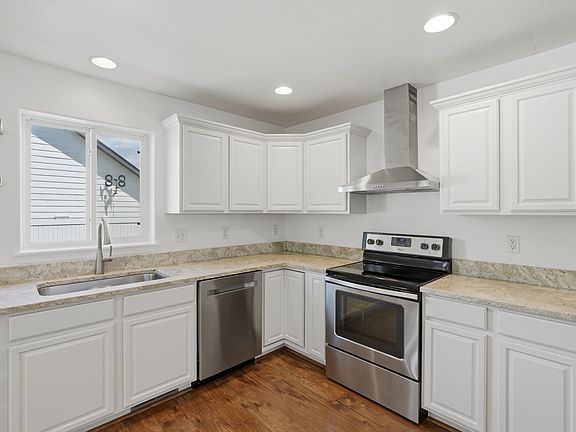 2nd image of 801 Dimaggio Dr