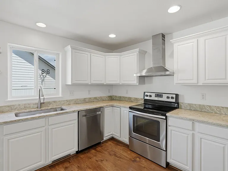 801 Dimaggio Dr — Photo 2
