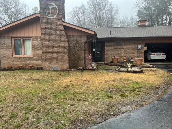 15932/15938 S Harmon Rd, Fayetteville, AR 72704
