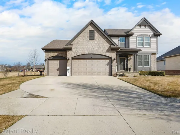 53501 Mary Ann Ln, New Baltimore, MI 48047