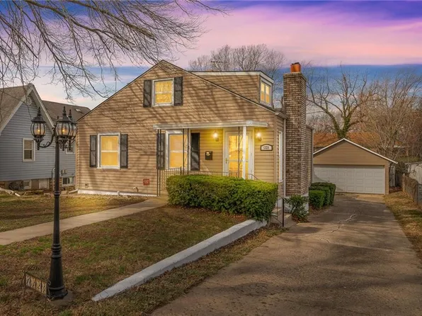 1324 S Pleasant St, Independence, MO 64055