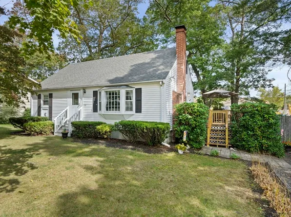 1121 Auburn St, Whitman, MA 02382