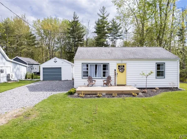 607 Milsom Pkwy, Angola, NY 14006