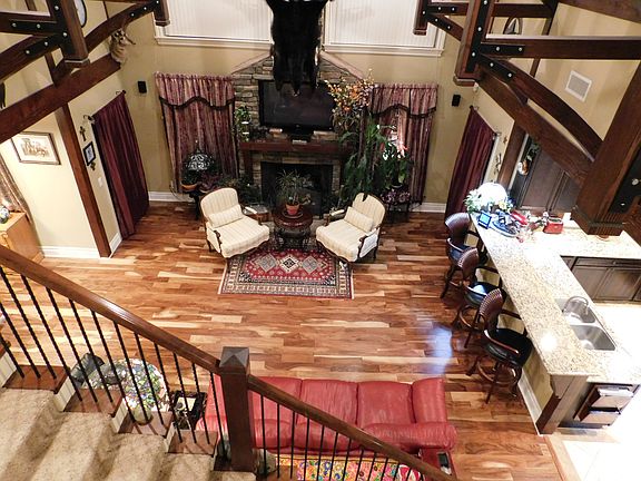 Lodge Lvg Acacia wood floor