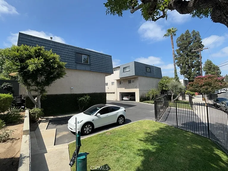 18550 Hatteras St #21 — Photo 14