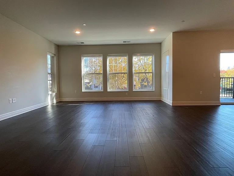 Ewing Place — Photo 22