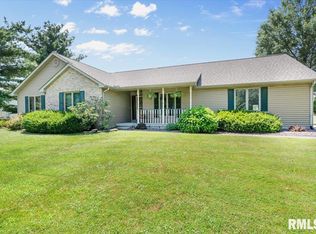 223 S Rachel Rd, Girard, IL 62640