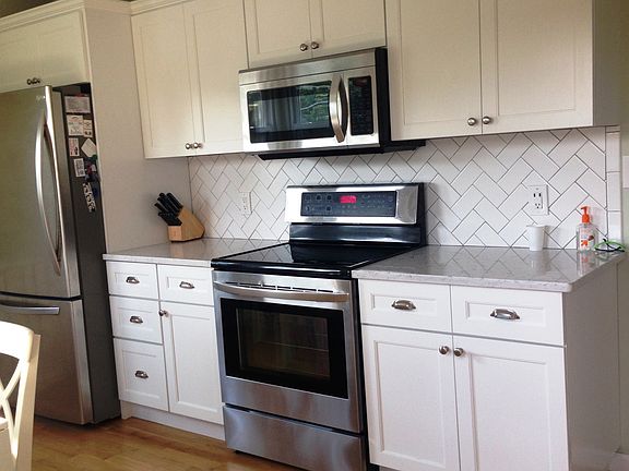 3rd image of 584 Knollwood Dr
