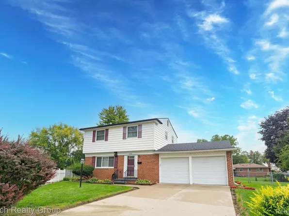 200 Clinton River Ct, Mount Clemens, MI 48043
