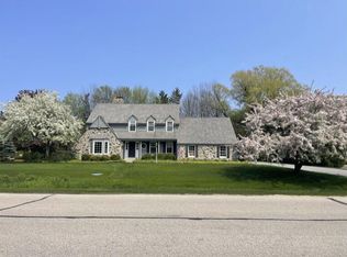 9648 N Old Barn Rd, Mequon, WI 53092