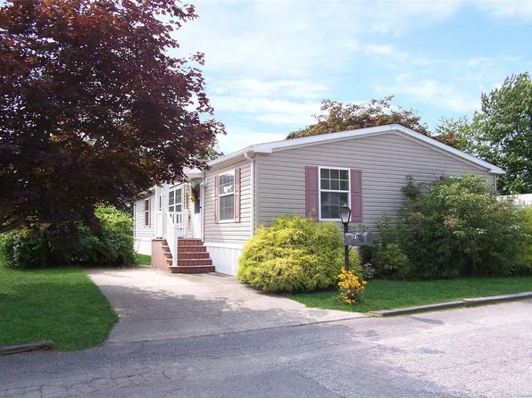 68 Valley Forge Drive, Bohemia, NY 11716