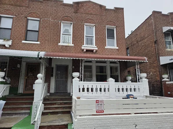 700 Bradford Street HOUSE image 2 of 24