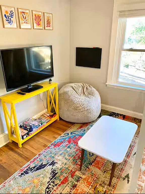 3 bed, 1000 sqft, $3,000 — Photo 4