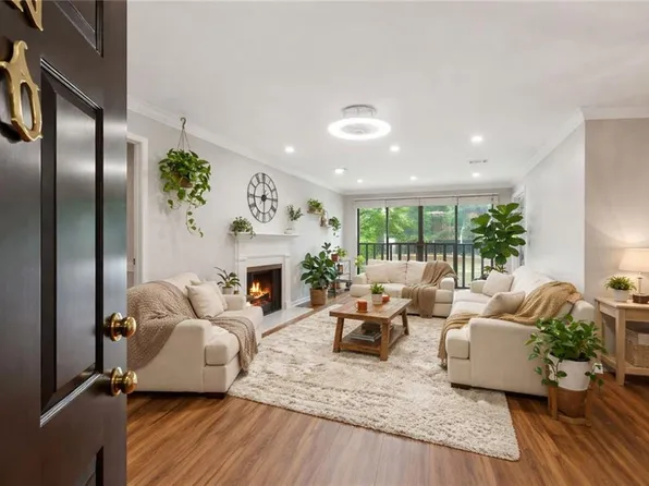 23214 Plantation Dr NE, Atlanta, GA