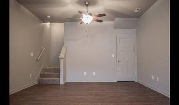 3rd image of 4806 NE Sherman Ln