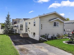 254 W Erin Woods Cir SE, Calgary, AB T2B3C9