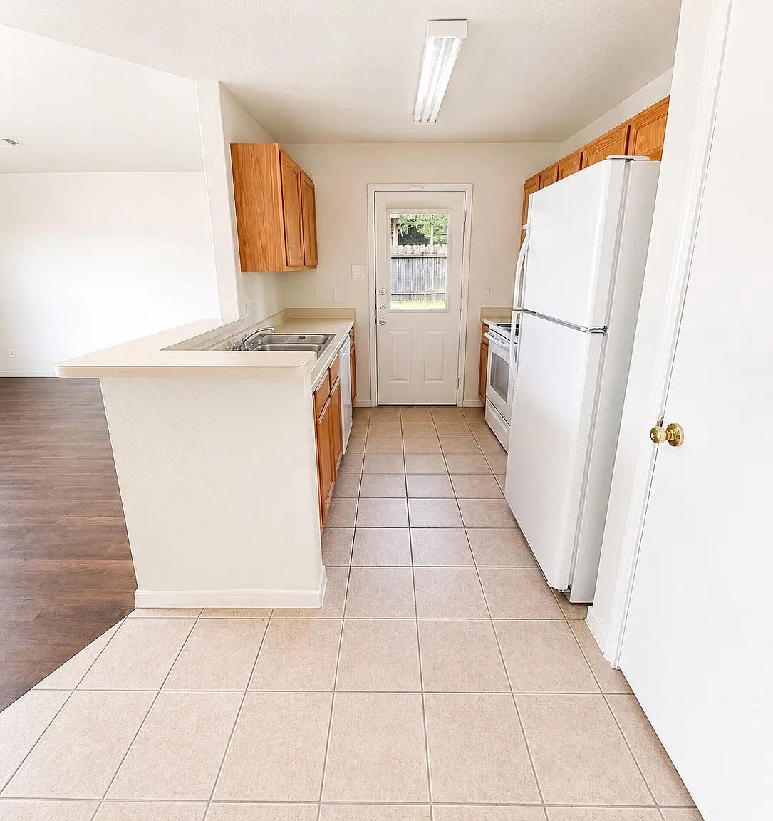 3 bed, 1300 sqft, $1,350 — Photo 3