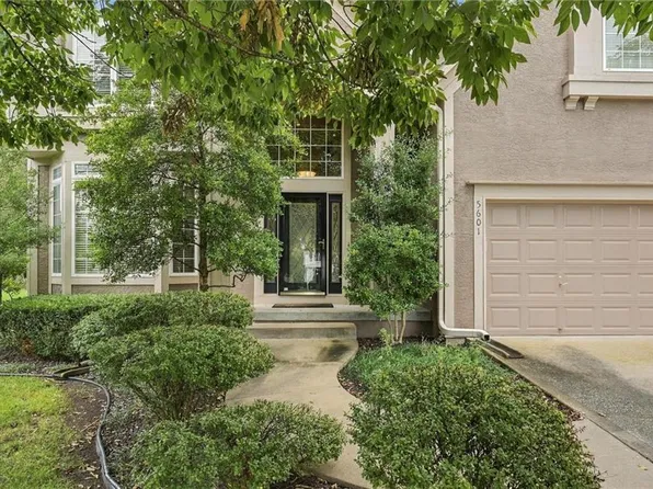5601 NE Misty Meadow Pl, Lees Summit, MO 64064