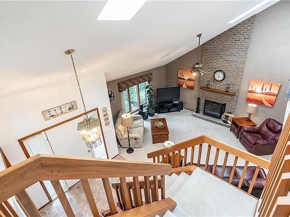 5th image of 2 Pine Brook Cir