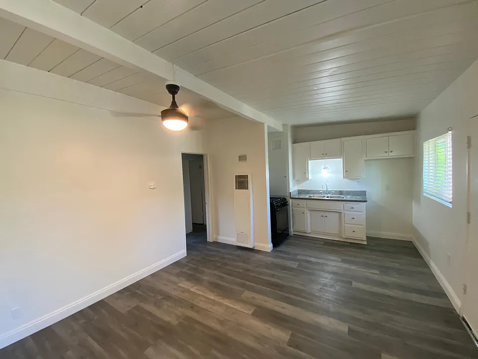 305 N Signal St #5