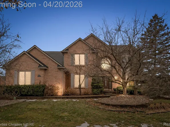 22165 Chase Dr, Novi, MI 48375