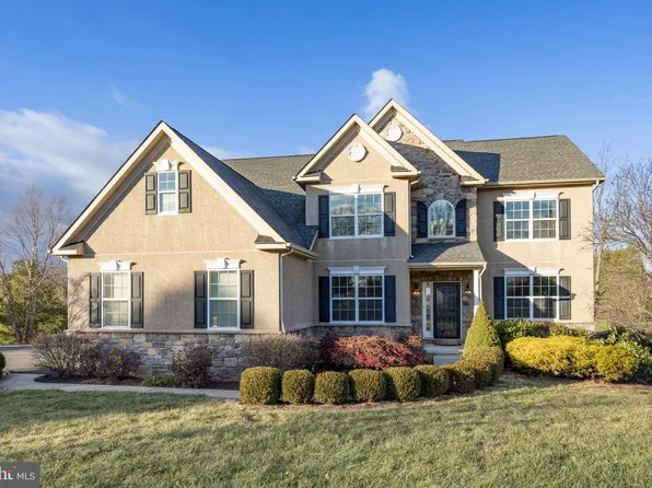 2 Hawkeye Dr, Royersford, PA 19468