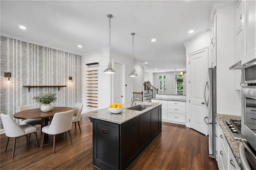 3 bed, 3.5 bath, 2142 sqft, $5,200 — Photo 4