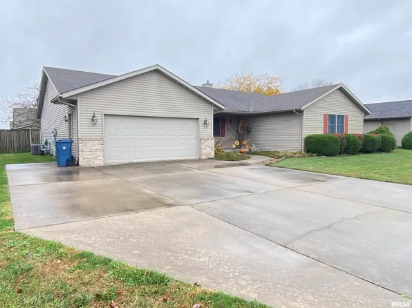 1530 Sequoia Dr, Chatham, IL 62629