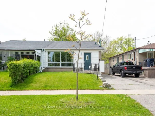 152 Santamonica Blvd, Toronto, ON M1L 4H6