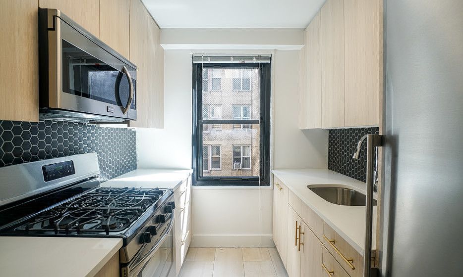 2nd image of 405 W 51st St