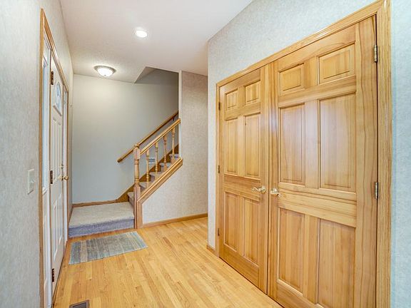 5th image of 1455 Amundson Dr