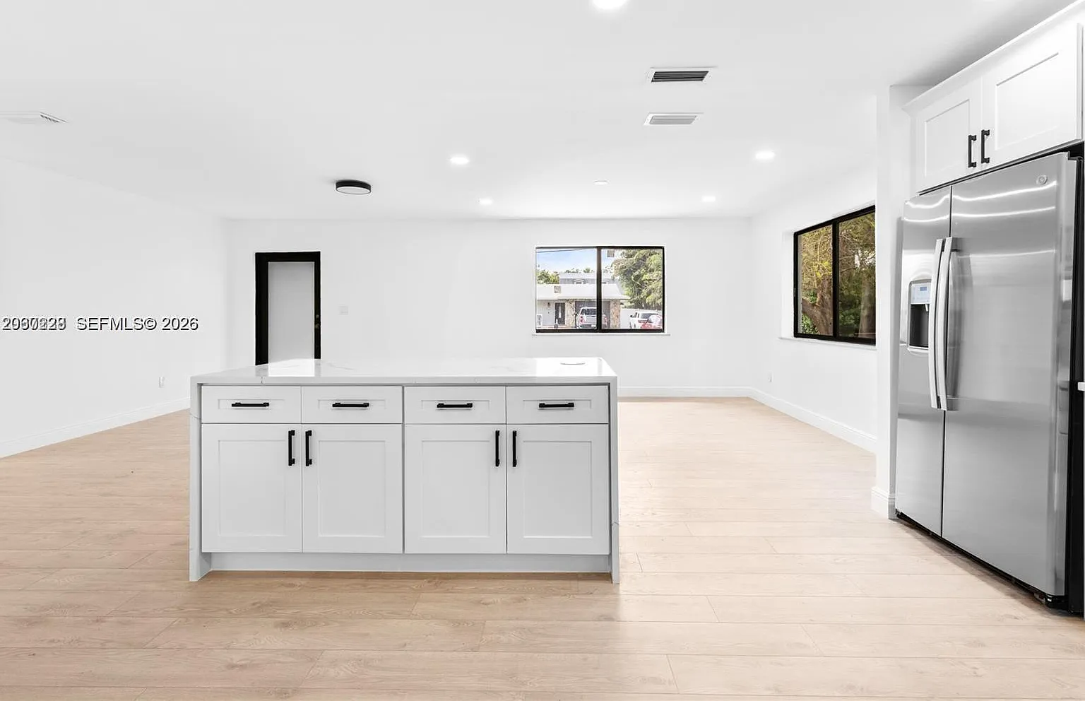 3 bed, 2.0 bath, 2196 sqft, $4,500 — Photo 4