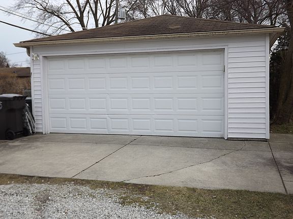 5th image of 8343 N Kostner Ave