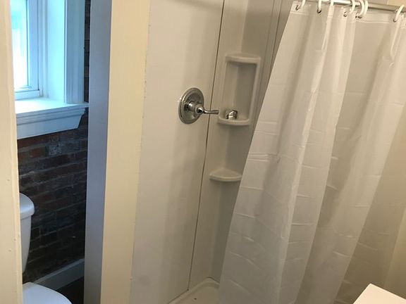 4th image of 33 S Penn St #1