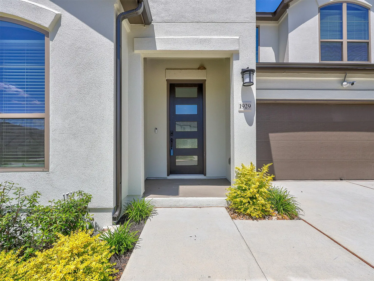 4 bed, 3.5 bath, 3361 sqft, $3,150 — Photo 3