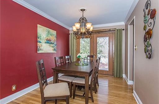 4th image of 44 Essex Ave