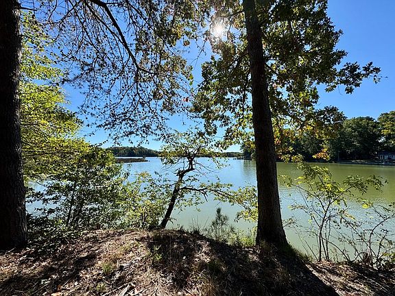 3rd image of 20 Alabama Dr