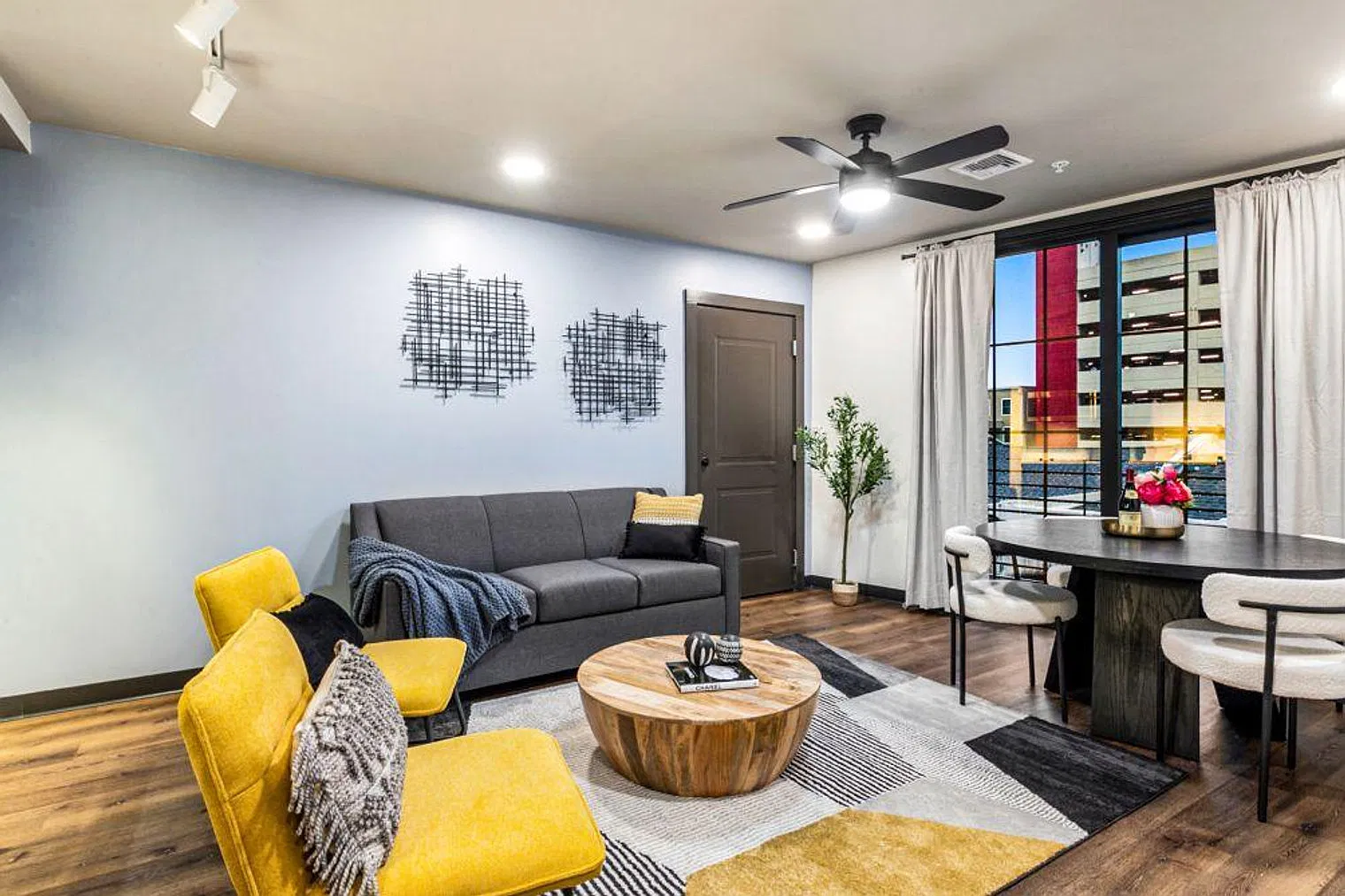 2 bed, 1.0 bath, 904 sqft, $8,929 — Photo 1