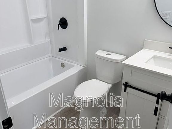 4th image of 724 John St