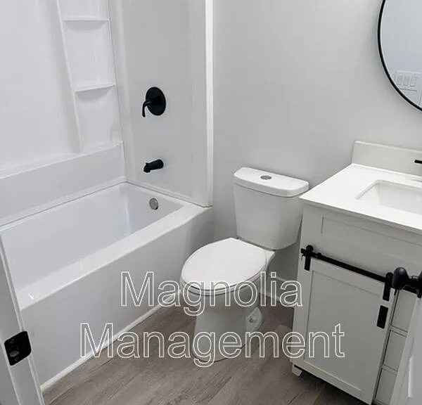 724 John St — Photo 4